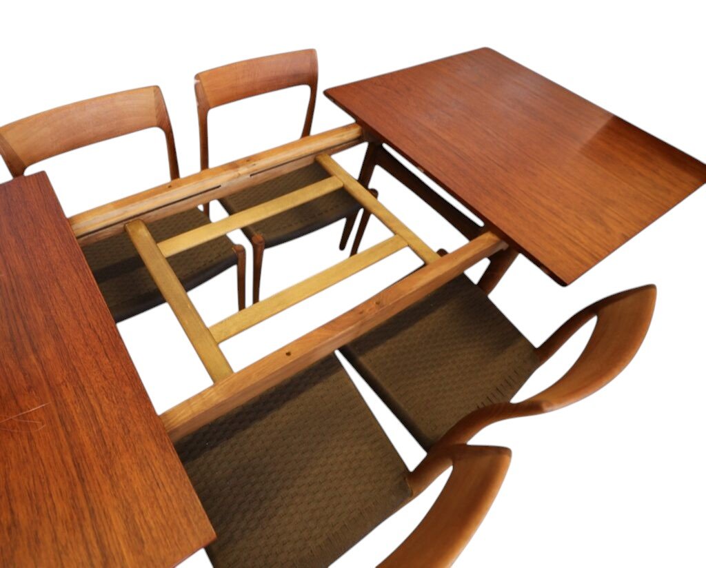 Hans J. Wegner matbord AT 310 i teak & ek för Andreas Tuck. 160x86x73+2×40 cm