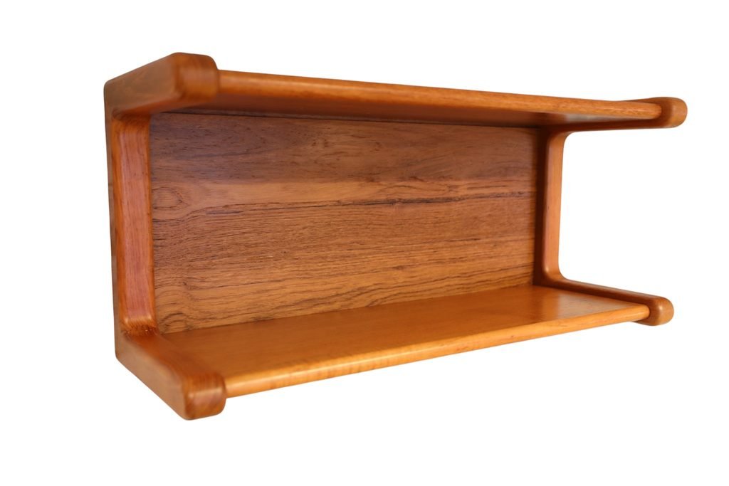 Vägghängd hylla i teak – Dyrlund, Danmark. 68x24x30 cm