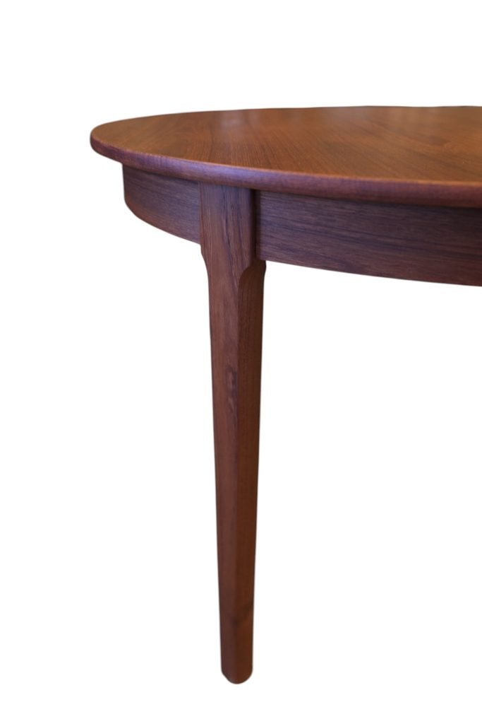 Runt matbord i teak med två iläggsskivor – 123–221 cm ø