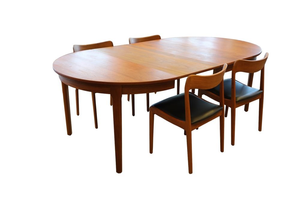 Runt matbord i teak med två iläggsskivor – 123–221 cm ø