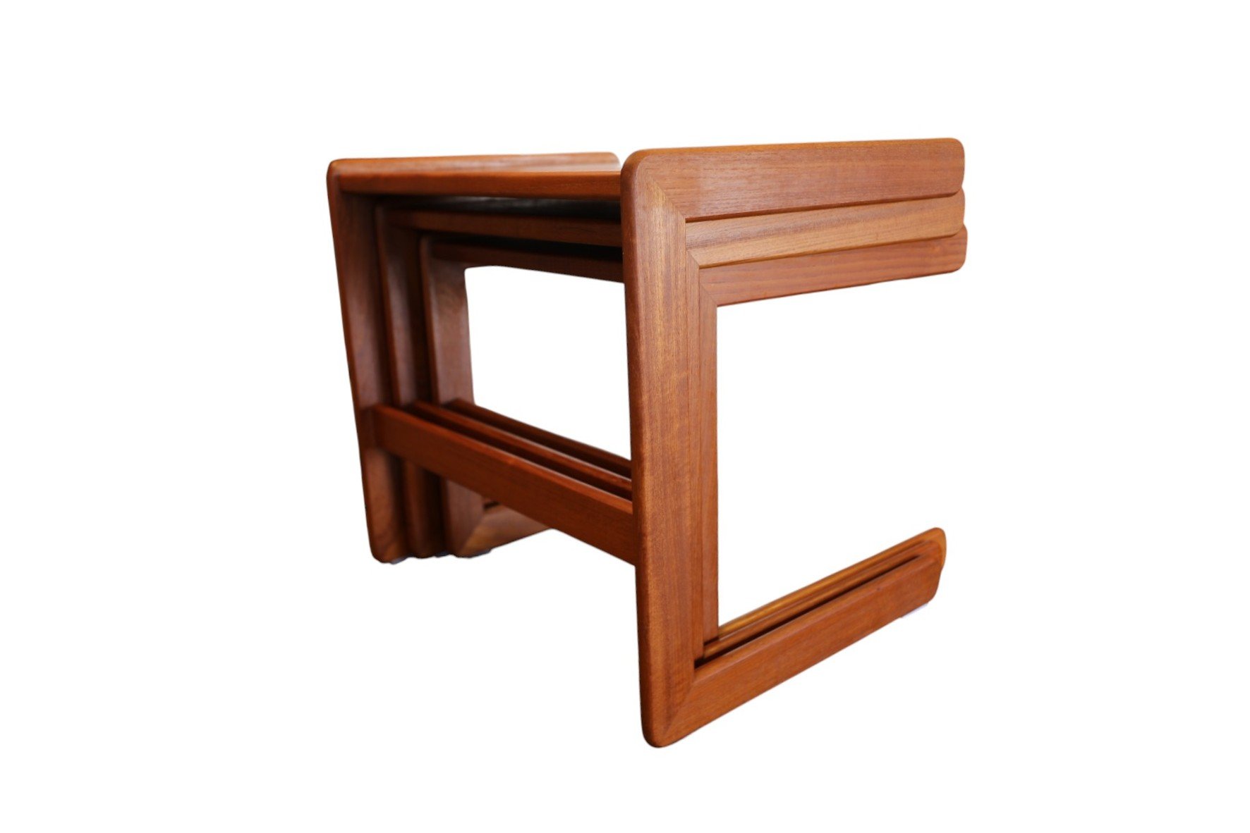 Danskt satsbord i teak med skulpturala C-formade ben