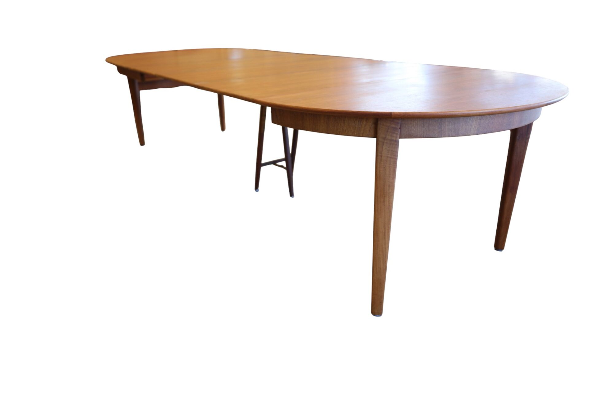 Henning Kjaernulf Sorø Danmark runt matbord i teak. 125 cm ø + 4×50 cm