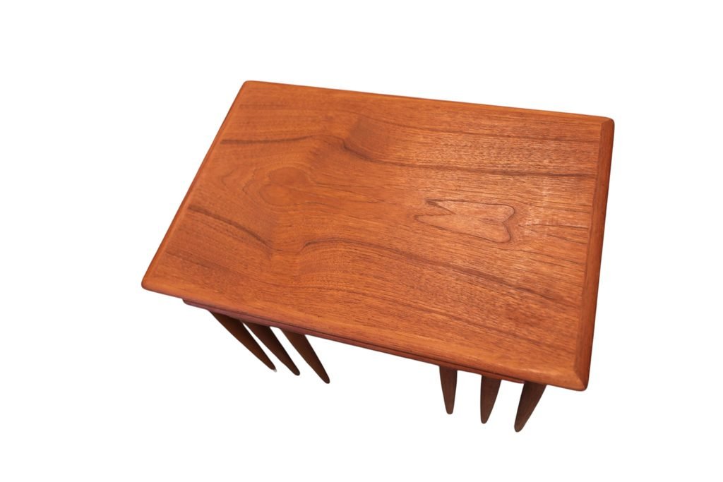 Satsbord i teak av Poul Hundevad för Fabian Danmark. 58x40x48 cm