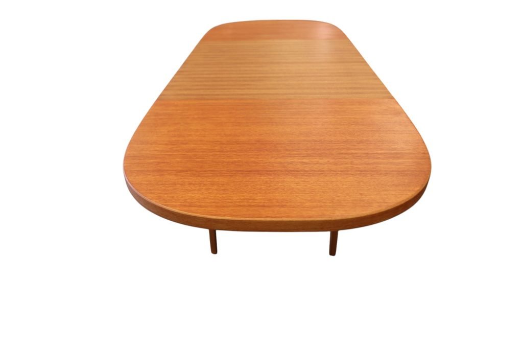 Ovalt matbord i teak och ek av Bertil Fridhagen, Bodafors