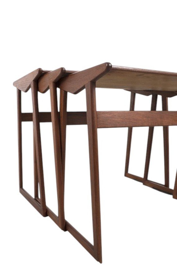 Danskt satsbord i teak - tre bord med skulpturala slädben